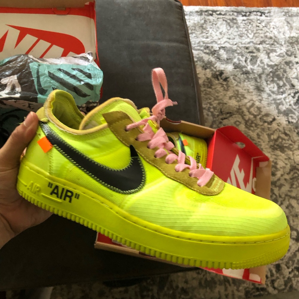 Nike off white volt